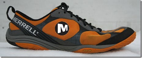 Merrell Road Glove Lateral Logo