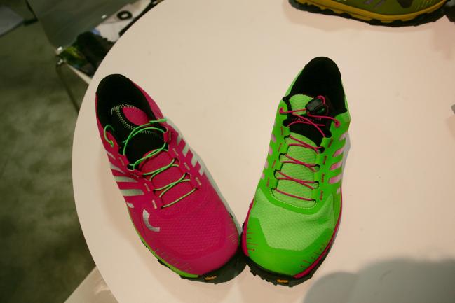 The Vertical Pro will come only in this colorway with one shoe pink and the other green. It offers a carbon fiber rockplate where as the regular Vertical is TPU.
